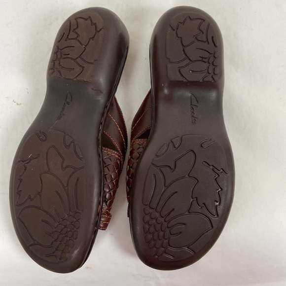 Clarks Genuine Leather Woven Criss Cross Slip on Open Toe Sandal - Picture 11 of 16